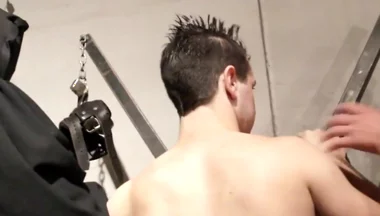 Bukkake Amateur with Gay Twinks Sucking All His Friends to the Cum